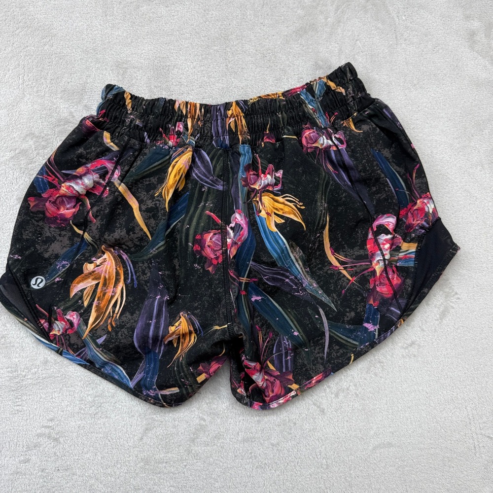 Lululemon Shorts Women's 2 Tracker Short V 4" Midnight Orchid Multi Floral Black - Picture 5 of 10